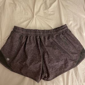 Lululemon Hotty Hot low- rise lined short 2.5